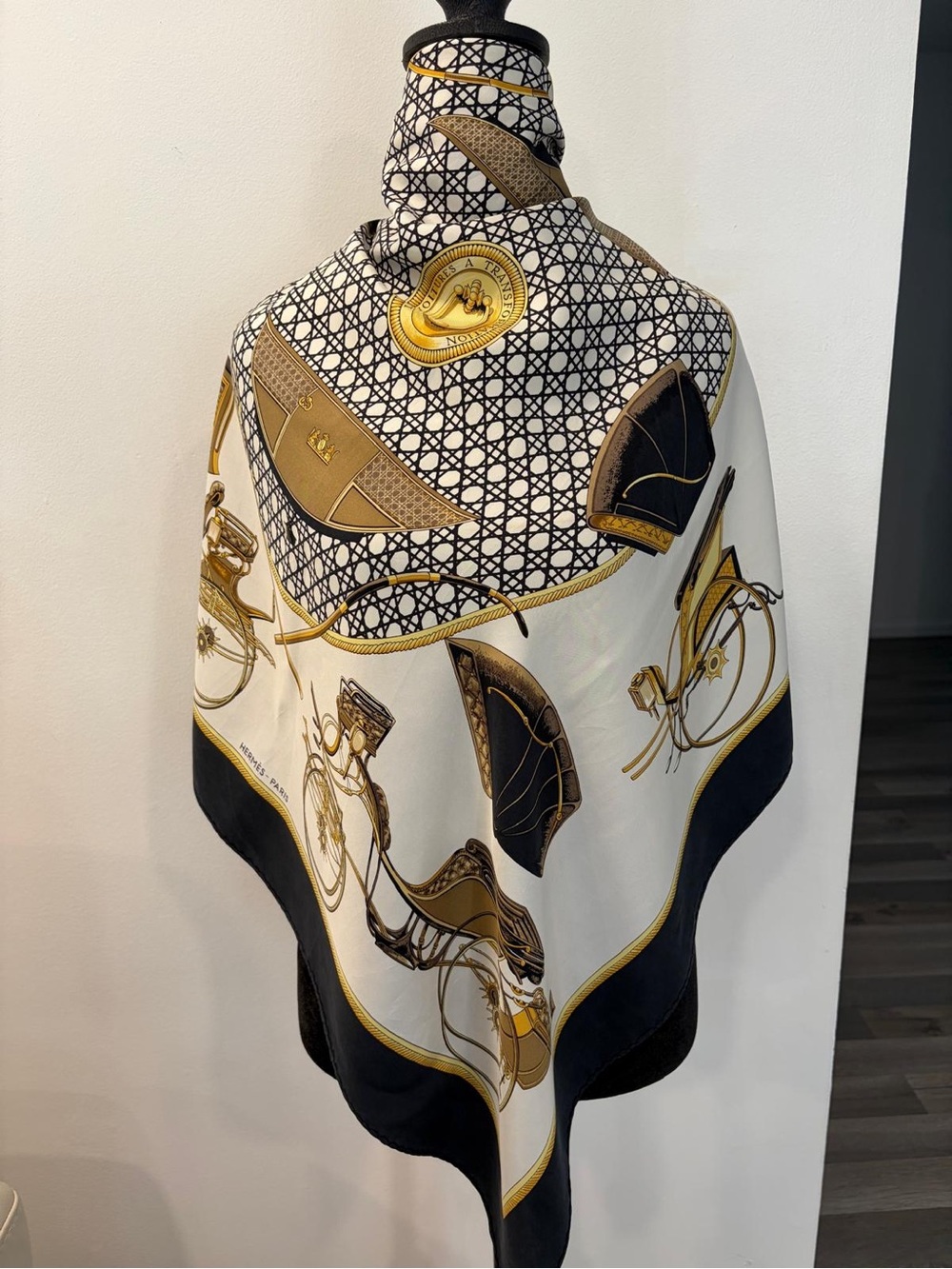 Hermes Silk Scarf Carré 90 Scarf Black Gold White Hand Rolled Made In France - Picture 8 of 13